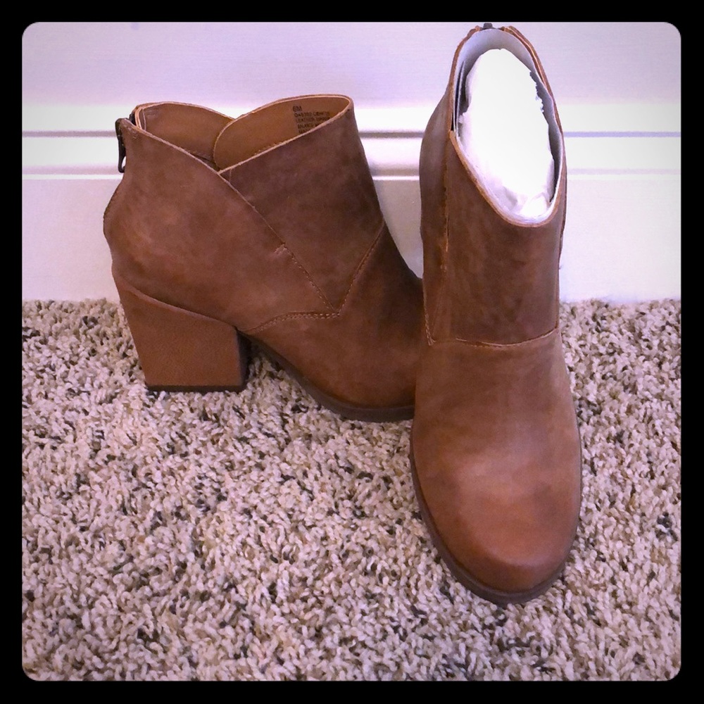 Joel’s Dyoma boots. Size 6